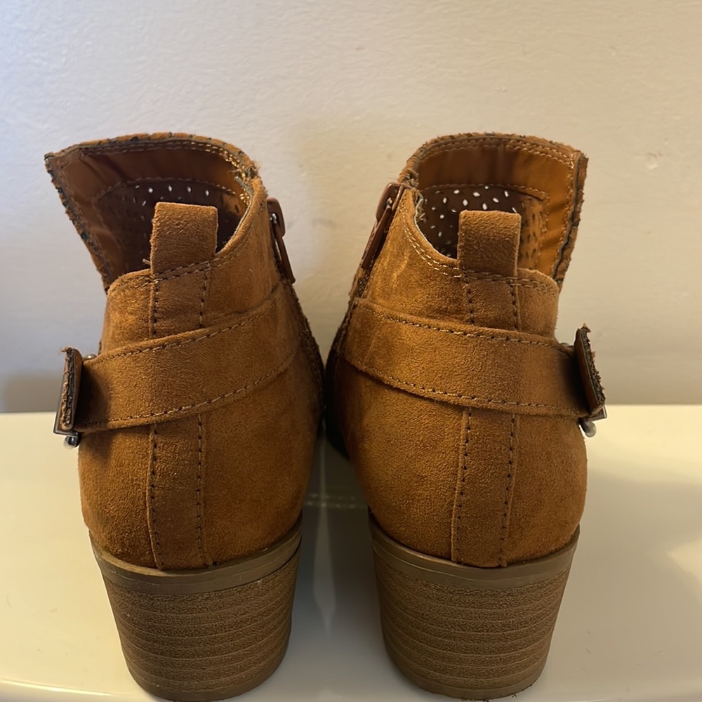 Universal Thread~Size 8 - image 3